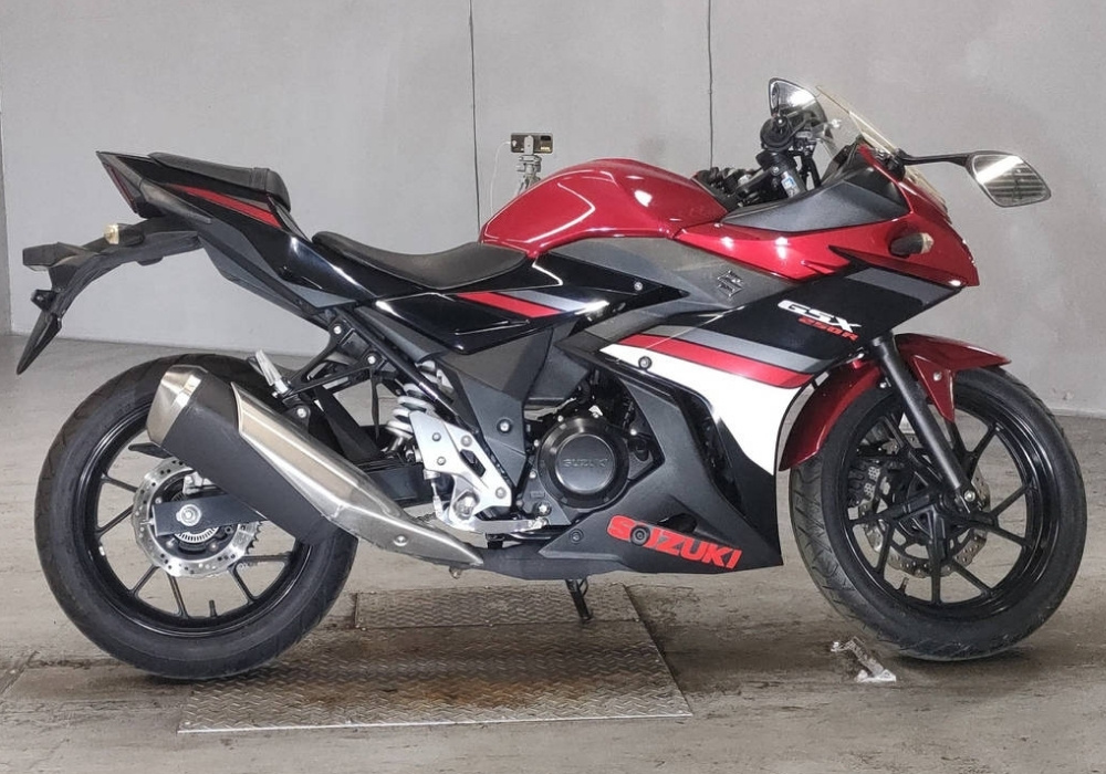 Купить Мотоцикл Suzuki GSX250R 2017 Пробег: 800 км в АртМото